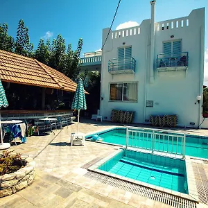 https://julia-apartments-rethymnon.rethymnohotels.net