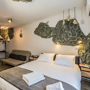 https://graffitisuitesstone.hotelschalkidiki.net